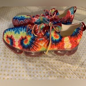 Womens Tye dyed shoes size 8 1/2, pull on ties are for looks only. Worn once